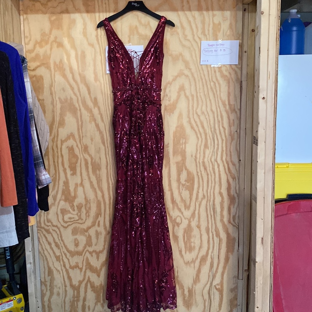 Red jovani prom dress - Picture 2 of 7